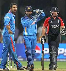 India skipper MS Dhoni asks for a review