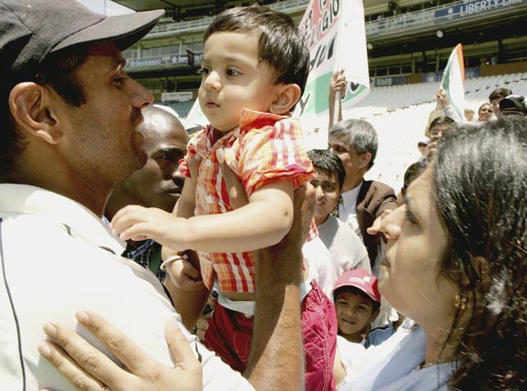 Rahul Dravid with his son Samit and wife Vijeeta
