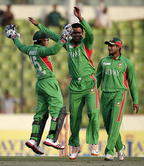 Bangladesh captain Mushfiqur Rahim (left) celebrates with Abdur Razzak