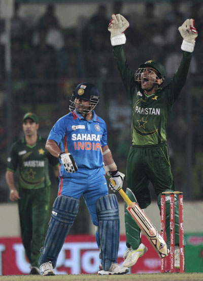 Pakistan players appeal unsuccessfully for Sachin Tendulkar's wicket