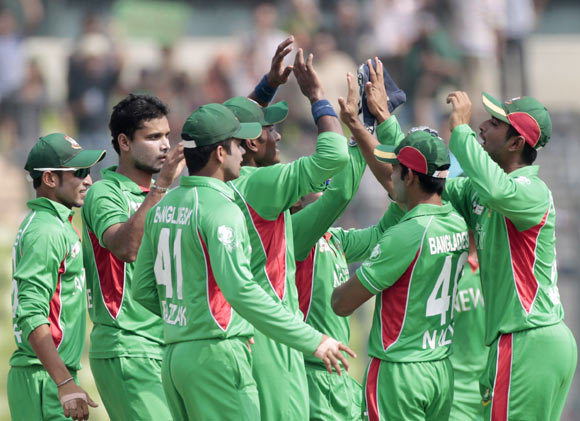 Bangladesh's fielders celebrate after teammate Mashrafe Mortaza (2nd L) dismissed Pakistan's Nasir Jamshed