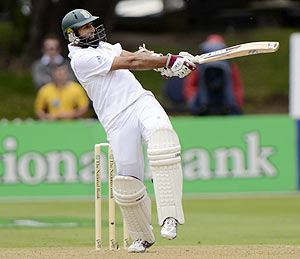 Hashim Amla plays a shot on Day 1 of the 3rd Test vs New Zealand