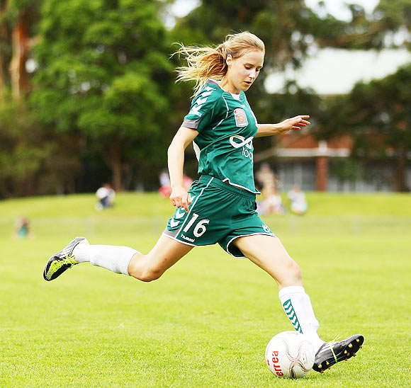 Ellyse Perry of United controls the ball during the round nine W-League match