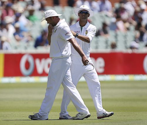South Africa's Jacques Kallis (L) leaves the Adelaide cricket ground, during their second Test match against Australia