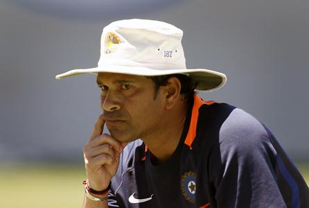 'Tendulkar should work his way out of this hole he is in'