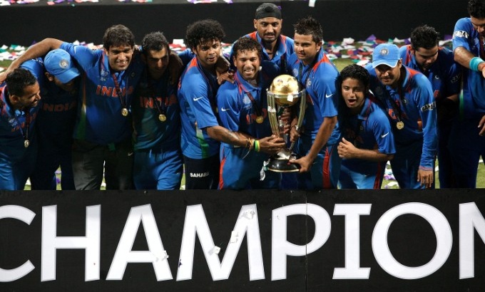 Indian team celebrates with World Cup