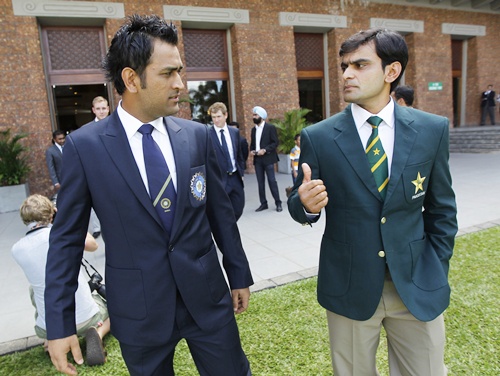 India captain MS Dhoni and Pakistan captain Mohammad Hafeez