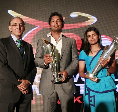 (From Left) International Cricket Council (ICC) Chief Executive Haroon Lorgat   (left), Sri Lanka's cricketer Kumar Sangakkara and Twenty 20 women team captain Shashikala Siriwardene