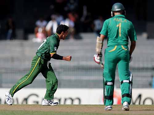 Yasir Arafat of Paksitan (L) celebrates the wicket of Hashim Amla of South Africa during the Super Eight match between Pakistan and South Africa
