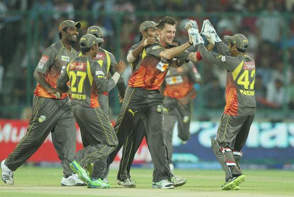 Dale Steyn and The Sunrisers Hyderabad celebrates the wicket of Delhi Daredevils player David Warner