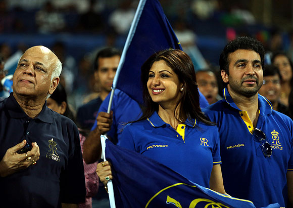 Shilpa Shetty and Raj Kundra react during the match between Rajasthan Royals and Pune Warriors India on Thursday