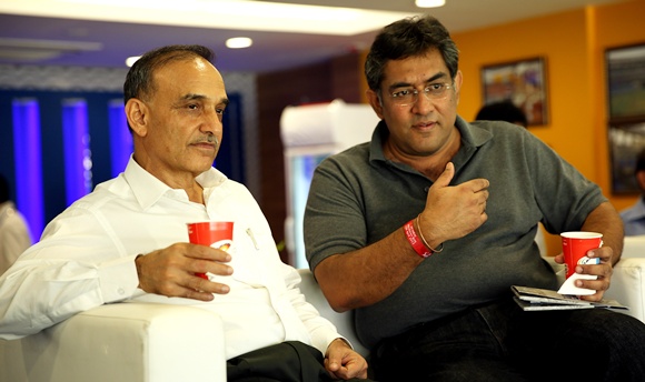 Mumbai's commissioner of police Satyapal Singh (left)