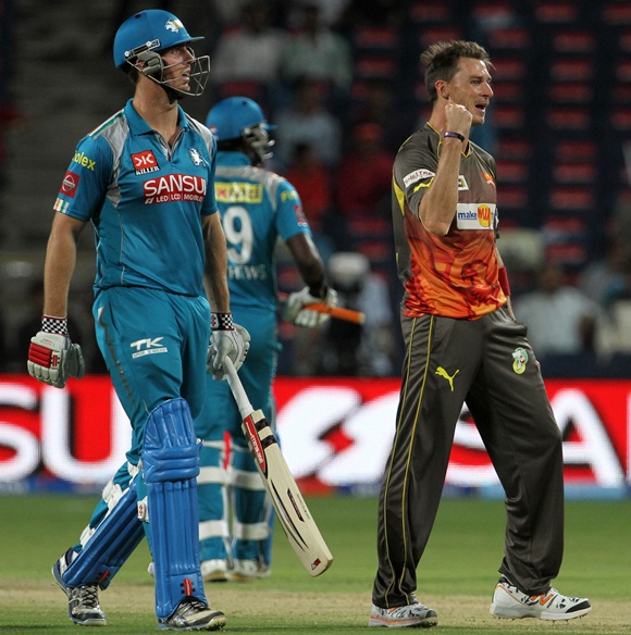 Dale Steyn celebrates the dismissal of Mitchell Marsh