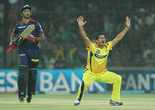 Mohit Sharma appeals for the wicket of Manprit Juneja