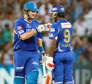 Shane Watson congratulates Sanju Samson on his fifty