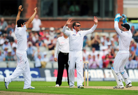 Graeme Swann celebrates the wicket of Usman Khawaja