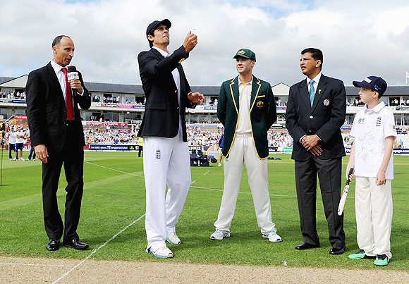 England captain Alastair Cook tosses the coin alongside Australia captain Michael Clarke on Day 1 of 4th Ashes Test on Friday
