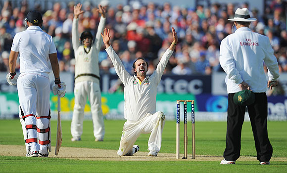 Nathan Lyon appeals successfully for the wicket of Jonny Bairstow