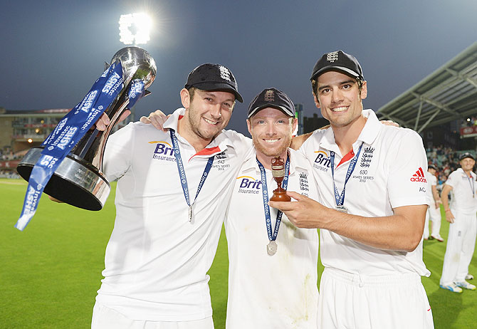 Tim Bresnan, Ian Bell and Alastair Cook of England pose with the urn after winning the Ashes on Sunday