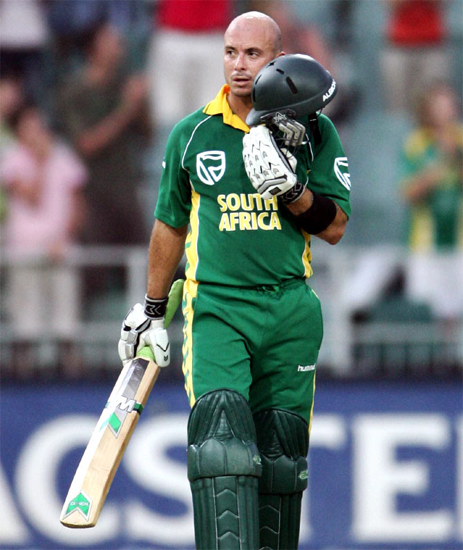 Herschelle Gibbs of South Africa celebrates his 100