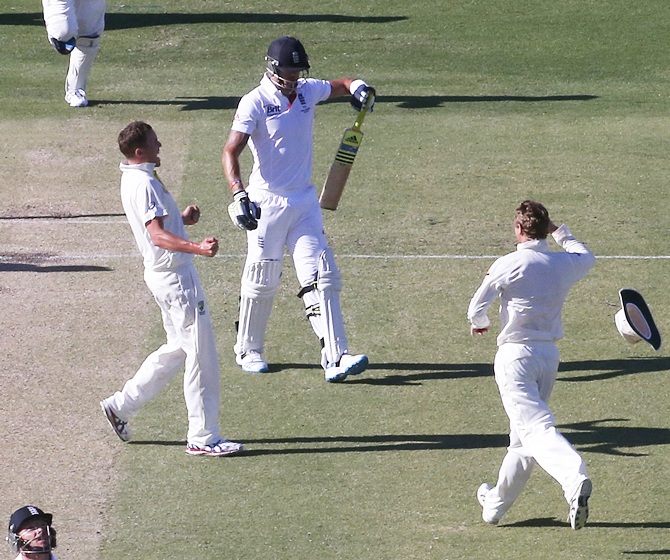 Australia's Peter Siddle (left) celebrates with George Bailey, as he losses his hat, after taking the wicket of England's Kevin Pietersen