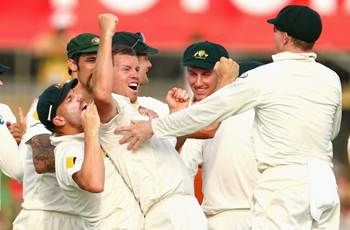 Peter Siddle celebrates after taking the wicket of Ian Bell 