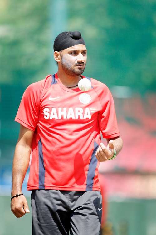 I am happy to be back in the Test squad: Harbhajan