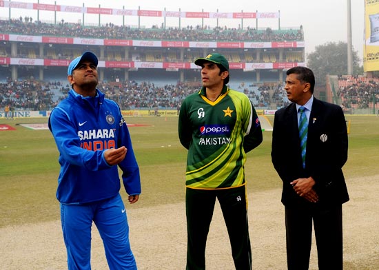 India captain Mahendra Singh Dhoni tosses the coin with Pakistan captain Misbah-ul-Haq and match referee Roshan Mahanama