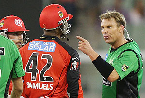 Shane Warne has a heated exchange with Marlon Samuels during their Big Bash league match on Sunday