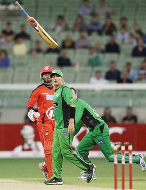 Marlon Samuels of the Melbourne Renegades throws his bat in front of Shane Warne of the Melbourne Stars