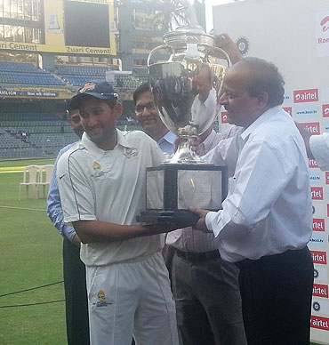 Ajit Agarkar lifts the Ranji Trophy