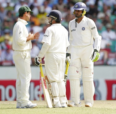 Ricky Ponting in discussion with Sachin Tendulkar and Harbhajan