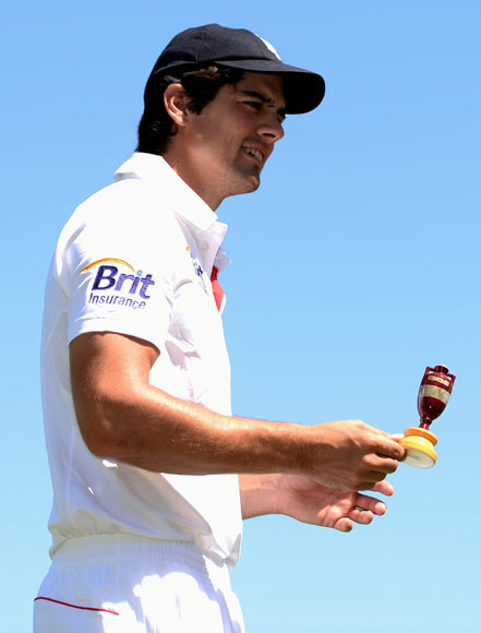 Alastair Cook holds the Ashes urn
