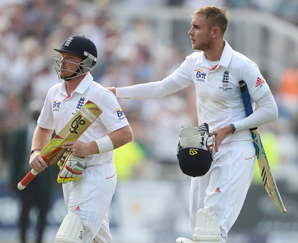 Ian Bell (left) and Stuart Broad of England walk off at the end of play