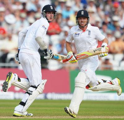 Stuart Broad (left) and Ian Bell of England run between the wickets