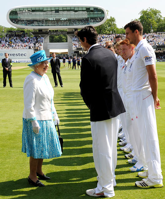 PHOTOS: Queen Elizabeth's day out at Lord's