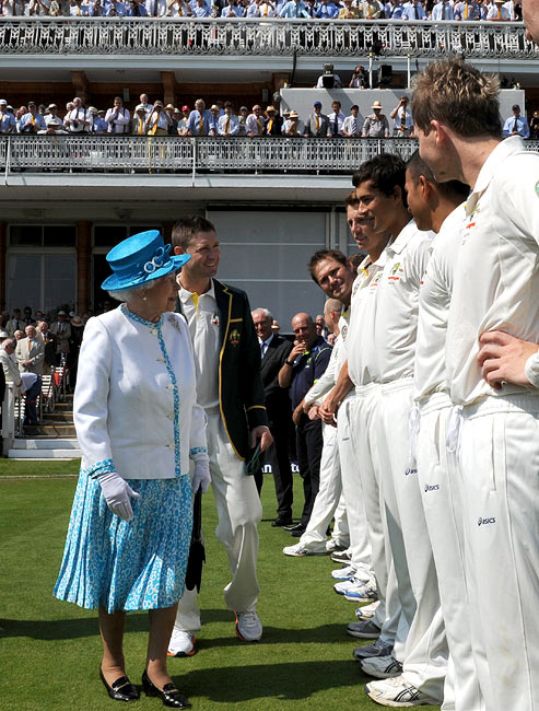PHOTOS: Queen Elizabeth's day out at Lord's