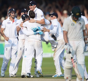 England crush Australia in second Ashes Test