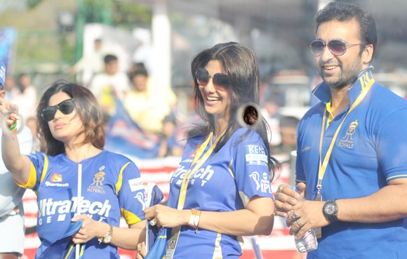 Shilpa Shetty (centre) with husband Raj Kundra (right) and sister Shamita Shetty