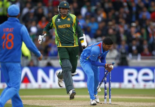 India's Umesh Yadav (R) runs out Pakistan's Mohammad Irfan during their ICC Champions Trophy group B match at Edgbaston