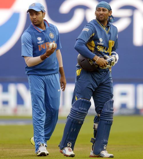 Tillakaratne Dilshan leaves the field with injury as Rohit Sharma looks on