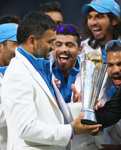 MS Dhoni is presented the ICC Champions Trophy