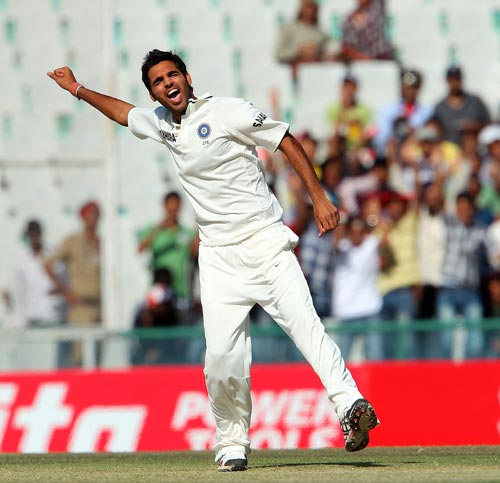 Bhuvanehwar made most of the new ball and troubled the Australian top order