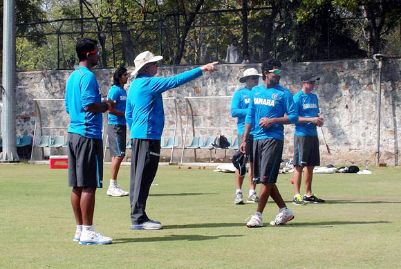 India coach Duncan Fletcher speaks to his team