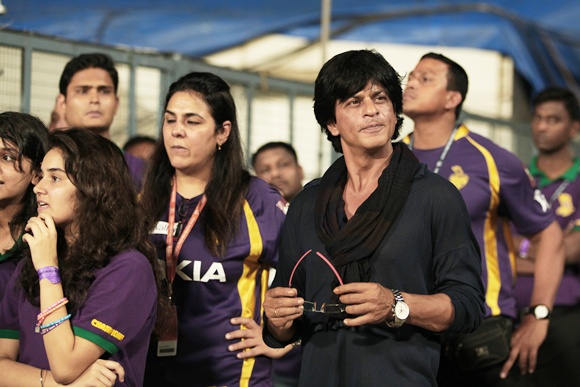 Shah Rukh Khan (right)