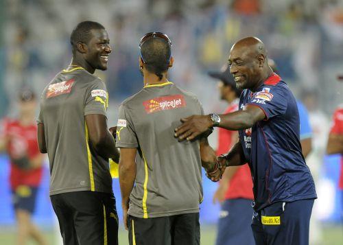 Darren Sammy with teammate Shikhar Dhawan and Viv Richards during his days with Sunrisers Hyderabad 