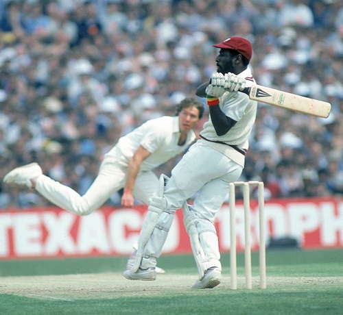 Vivian Richards batting without a helmet against Derek Pringle of England in 1984