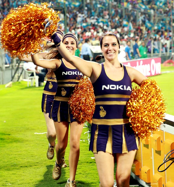 Kolkata Knight Riders cheerleaders welcome the teams to the ground