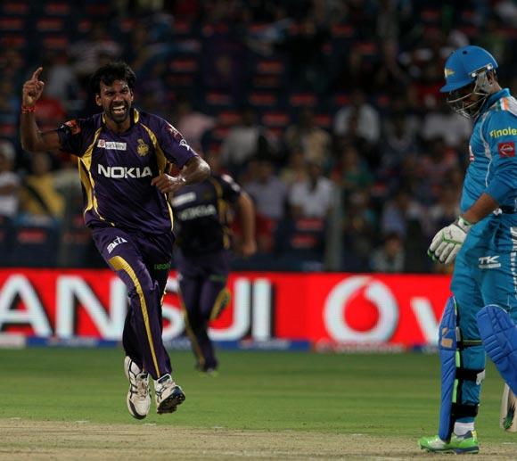 Lakshmipathy Balaji celebrates the wicket of Yuvraj Singh