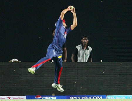 Siddarth Kaul pulls off a brilliant catch to dismiss Azhar Mahmood